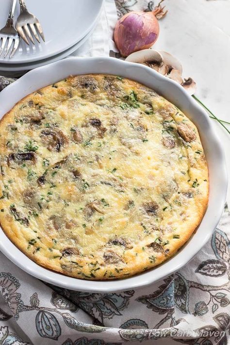 Low Carb Mushroom Quiche (Crustless) https://www.lowcarbmaven.com/mushroom-quiche/ Breakfast Recipes For One, Quiche Recipes Crustless, Low Carb Pie Crust, Low Carb Quiche, Mushroom Quiche, Recipes For One, Low Carb Maven, Postre Keto, Quiche Recipe