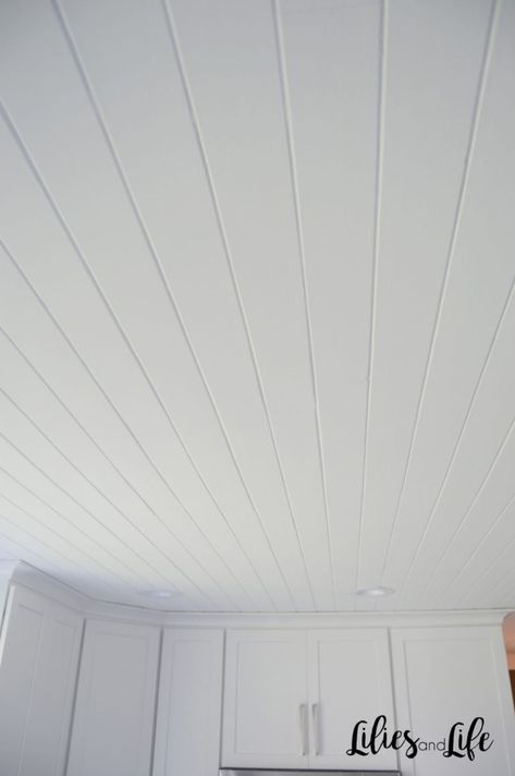 15+ Gorgeous Shiplap Ceilings & DIY Tips - Bellewood Cottage Planked Ceiling, Ceiling Remodel, Guest Bedroom Remodel, Kids Bedroom Remodel, Shiplap Ceiling, Small Bedroom Remodel, Plank Ceiling, Diy Sliding Barn Door, Beadboard Ceiling