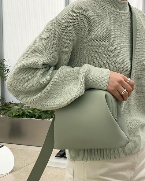 Mint Sweater Outfit, Mint Sweater, Sweater Outfit, Oversized Sweater, How To Style, Cute Bag, Sweater Outfits, Turtle Neck, Mint