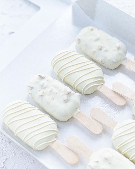 Cakesicles Wedding, Custom Cake Pops, Gold Mirror Acrylic, Cake Pop Sticks, Pop Stick, Cute Cake, Matching Keychains, Personalized Cakes, Mirror Acrylic