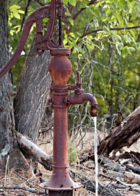 Old Water Pumps, Hand Water Pump, Old Well, Lawn Art, Pump It Up, Well Pump, Farms Living, Water Wheel, Down On The Farm