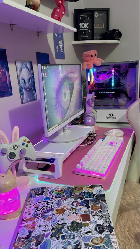 Setup gamer rosa girl Set Up Gamer Girl, Setup Rosa, Goth Decorations, Setup Gamer Girl, Nerd Aesthetic, Setup Gamer, Gamer Setup, Gamer Room Decor, Pc Gaming Setup