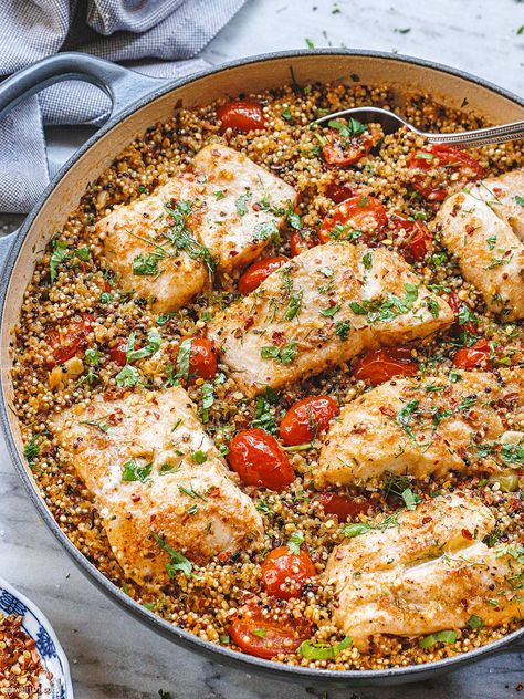 Fish And Quinoa, Fish And Quinoa Recipes, One Pot Fish Recipes, Clean Eating Tomato Recipes, Tilapia And Quinoa Recipes, Corvina Recipes, Corvina Fish Recipes, Rockfish Recipes, White Fish Recipes