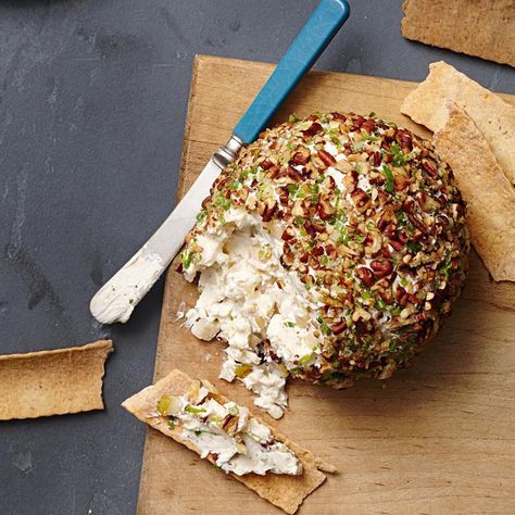 Pear-Pecan Cheese Ball Healthy Cheese, Christmas Appetizer, Thanksgiving Appetizer Recipes, Gluten Free Thanksgiving, Cheese Ball Recipes, Grasshoppers, Thanksgiving Appetizers, Balls Recipe, Cheese Ball