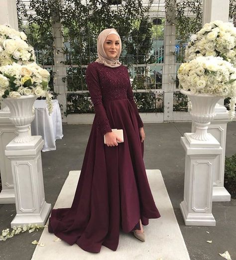 Image may contain: 1 person, standing Hijab Prom Dress, Hijabi Wedding, Hijab Dress Party, Hijab Wedding Dresses, Wedding Party Outfits, Wedding Classy, Designer Gown, Lingerie Shoot, Soiree Dress