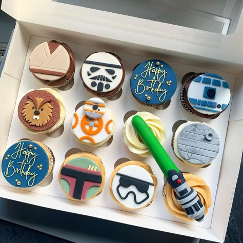 Sophia on Instagram: “how cute are these Star Wars themed cupcakes?! I absolutely loved making these! 💫” Star Wars Themed Cupcakes, Star Wars Cupcake Ideas, Cupcakes Star Wars, Star Wars Birthday Cake, Star Wars Cupcakes, James 5, Cookies Ideas, Star Wars Cake, Happy Birthday Love