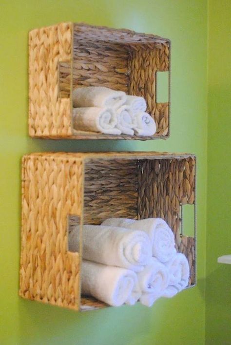 17 Interesting Life Changing Tips for Living in a Small Place - Part 2 Bathroom Towel Storage Ideas, Small Space Hacks, Diy Bathroom Design, Bathroom Towel Storage, Diy Bathroom Storage, Bathroom Organization Diy, Towel Storage, Small Space Diy, Diy Bathroom Decor