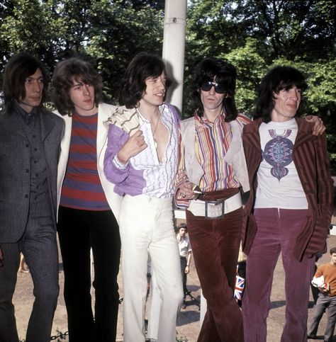 The Rolling Stones Rolling Stones Outfit, 70s Rock And Roll, Mick Jagger Rolling Stones, Rolling Stones Band, Rollin Stones, Moves Like Jagger, Charlie Watts, Rock And Roll Bands, Photo Poster