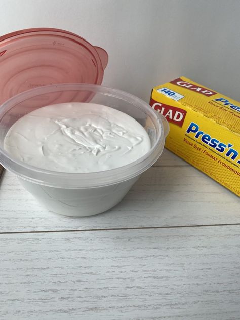 How To Store Royal Icing, Royal Frosting, Flood Icing, Cookie Decorating Icing, Decorating Icing, Decorated Cookies Tutorial, Cookie Hacks, Royal Icing Recipe, Silicone Bowl