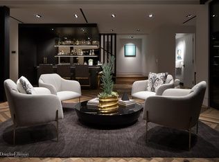 dim-lit living room Elegant Lounge Room, Room Bar Ideas, Home Lounge Room, Home Lounge Room Bar, Hollywood House, Bar Lounge Room, Cozy Apartment Living Room, Apartment Bar, Elegant Lounge