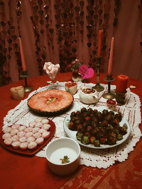 Red Galentines Party, Pink Aesthetic Valentines, Valentines Party Aesthetic, Valentine Dinner Decorations, Aesthetic Galentines, Dinner Hosting, Valentines Day Idea, Idea Valentines Day, Aesthetic Valentines Day