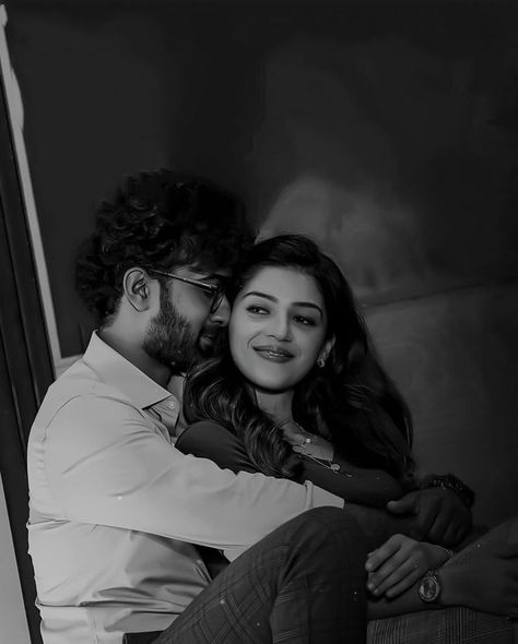 Couple HD Wallpaper Black And White Love Couples Photography, Black Couple Dp, Love Pics Romantic, Couple Hd Wallpaper, Bengali Photoshoot, Best Love Couple Images, Mindset Therapy, Status Dp, Image Couple