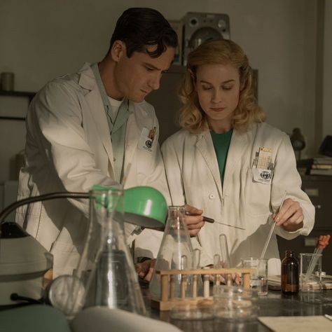 Elizabeth Zott Aesthetic, Lessons In Chemistry Aesthetic, Pharmacist Aesthetic, Dark Academia Science, Elizabeth Zott, Femcel Movies, Bonnie Garmus, Merch Shoot, Lewis Pullman