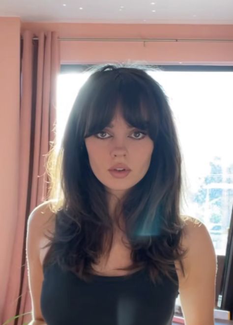 Mid Bangs Long Hair, Curtain Bangs 60s, Hair Blowout With Bangs, 90s Blowout With Fringe, Curled Hair Bangs, Black Hair W Bangs, Long Dark Hairstyles With Bangs, Brown Hair Bangs Layers, 60s Hair With Bangs