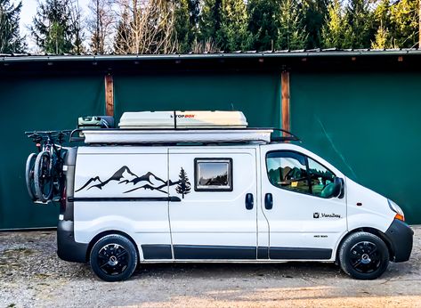 Renault Trafic Camper Conversion, Opel Vivaro Camper, Renault Trafic Camper, Vivaro Camper, Camping Projects, Day Van, Vw Amarok, Truck Camping, Expedition Vehicle