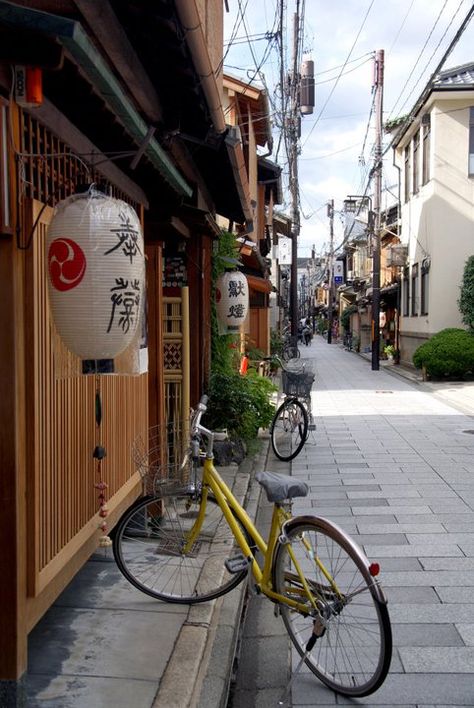 A bike in Miyagawacho, Kyoto, Japan Aesthetic Pov, Japan Village, School Vision Board, Japan Holiday, Japan Holidays, Cycling Race, Living In Japan, Kyoto Japan, 2025 Vision