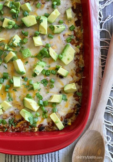 Quinoa Fiesta Enchilada Bake made with quinoa, black beans, corn, cilantro and green chiles topped with a quick homemade enchilada sauce and cheesy goodness! Quinoa Enchilada Casserole, Quinoa Enchilada Bake, Quinoa Enchilada, Enchilada Bake, Homemade Enchilada Sauce, Homemade Enchiladas, Enchilada Casserole, Skinny Taste Recipes, Quinoa Recipes