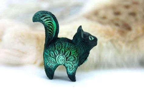 Halloween Kitty, Magic Cat, Amazing Artists, Polymer Clay Animals, Clay Animals, Tree Sculpture, Clay Figures, Polymer Clay Creations, Sculpture Clay