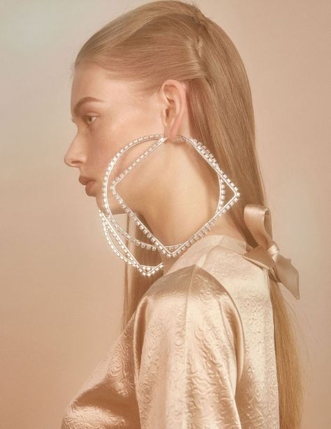 Discover AREA Pre-Fall 2016 Collection Area Nyc, Pre Fall 2016, Earring Hoops, Fall Lookbook, Fall Fashion 2016, Beauty Hair Makeup, Scene Fashion, Fashion Editorial, 2016 Fashion