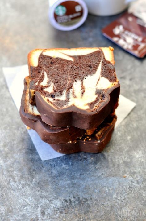 Starbucks Marble Pound Cake, Chocolate Marble Pound Cake, Starbucks Pound Cake Recipe, Marbled Pound Cake, Marble Cake Loaf, Moist Marble Cake Recipe, Moist Marble Cake, Marble Bundt Cake Recipe, Marble Pound Cake