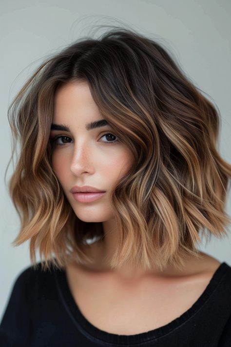 Short Hair Brown To Blonde Balayage, Balayage Hair Brunette Bob, Hair Color Ombre Brown, Trendy Hair Color Short Hair, Caramel Shoulder Length Hair, Short Brunette Ombre, Balayage Hair Summer 2024, Bob Ombre Brunette, Caramel Hair Bob