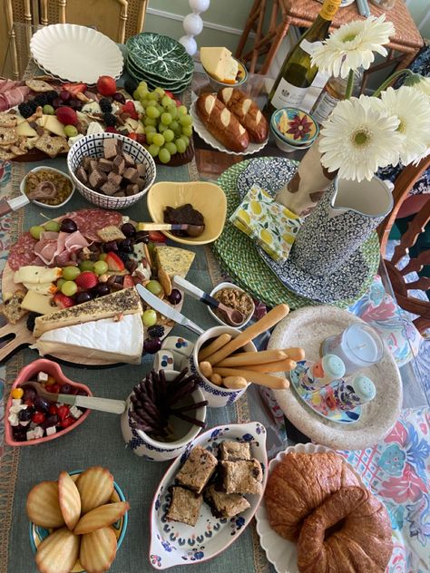 Potluck Aesthetic, Appetizer Aesthetic, Fall Potluck, Potluck Ideas, 2023 Aesthetic, Potluck Party, 27th Birthday, Pot Luck, Picnic Foods