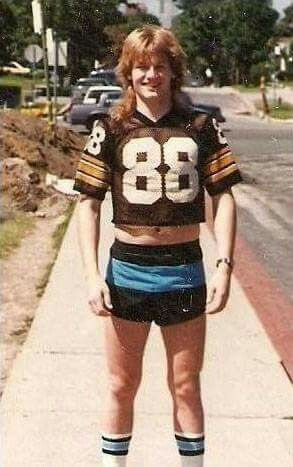 . Fashion 80s, Cropped Tops, Football, Crop Tops, American Football