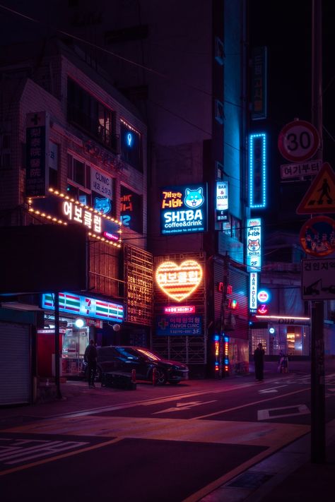 A city street at night with neon signs photo – Free Seoul Image on Unsplash Itaewon Seoul, City Street At Night, Seoul Night, Skyscraper Building, Street At Night, Background Images Hd, Minimalist Wallpaper, City Street, Japan Art