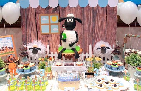 Sheep may seem like an unusual theme for a party, but if your child enjoys the TV show Shaun the Shaun The Sheep Party, Shaun The Sheep Cake, Printable Barbie, Sheep Party, Barbie Birthday Invitations, Barbie Invitations, Sheep Cake, Themed Birthday Party Ideas, Timmy Time