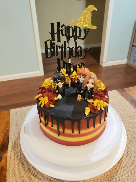 Harry Potter Birthday Cake Topper, Harry Potter Cake Decorating Ideas, Harry Potter Cakes Easy, Harry Potter Dort, Dort Harry Potter, Harry Potter Cake Design, Harry Potter Drip Cake, Easy Harry Potter Cake, Harry Potter Theme Cake