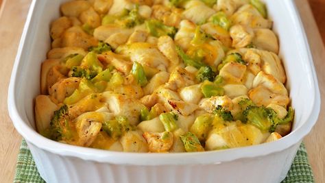 Yes, you can make a delicious cheesy bubble-up bake with only three ingredients! 3 Ingredient Chicken, Broccoli Bake, Chicken And Broccoli, Chicken Broccoli, Broccoli And Cheese, 3 Ingredient, Casserole Dish, Easy Chicken, Main Meals