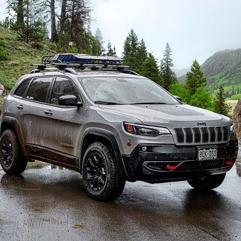 Jeep Compass Trailhawk, Jeep Trailhawk, Jeep Garage, Jeep Cherokee Trailhawk, Jeep Things, Overland Gear, Armored Truck, Offroad Jeep, Car Goals