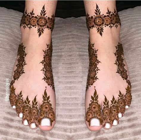 Henna designs Mehndi designs follow me to get more designs Foot Mehndi Designs, Mehndi Designs 2023, Foot Mehndi, Hena Designs, Leg Mehndi, Legs Mehndi Design, Modern Mehndi Designs, Pretty Henna Designs, Stylish Mehndi