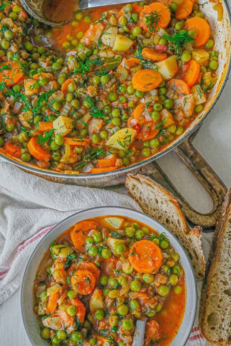 Vegan Romanian Recipes, Romanian Soup, Romanian Food Recipes, Split Pea Recipes, Vegetarian Stews, Romanian Dishes, Romania Recipes, Middle Eastern Recipes Arabic Food, Sweet Tomato Sauce