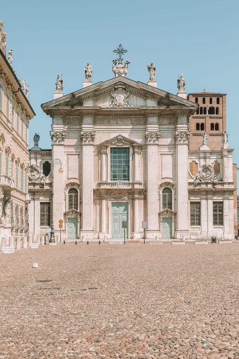 Why You Need To Visit The Ancient City Of Mantua, Italy (4) Mantova Italy, Mantua Italy, Castles To Visit, Italian City, Cities In Italy, Regions Of Italy, Iconic Buildings, Ancient City, Home Inspiration