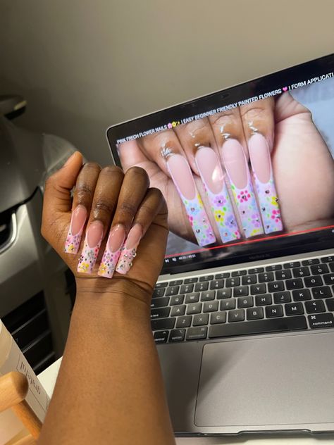 Beginner Nail Tech, Nail Tech Room, Nail Tech School, Tech Room, Teen Nails, Tech Aesthetic, Nail Room, Colored Acrylic Nails, Nail Technician