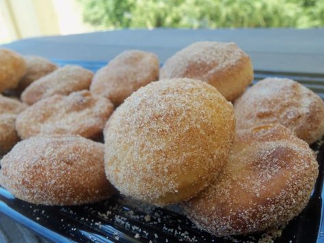 Mexican Donuts Recipe, Mexican Donuts, Fried Dough Balls, Bunuelos Recipe, Quick Easy Salad, Slow Cooker Soups, Gluten Free Doughnuts, Doughnut Recipes, Doughnut Recipe Easy