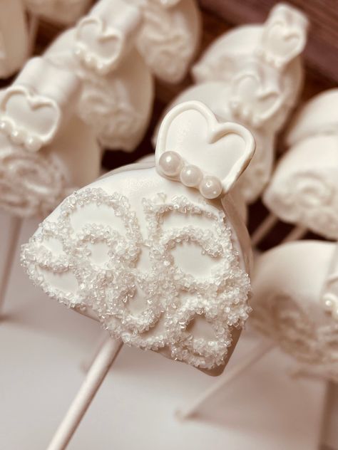 This listing is for 1 Dz Wedding Dress cake pops. CAKE POP INFO -Our Cake Pops are made fresh to order and stay good at room temperature for 7 days. Although none of our pops contain peanuts, they are prepared in a kitchen that contains peanut products. Please let me know if there are any allergies in the notes section when purchasing.LOCAL DELIVERY -We offer delivery and pick-up options to all of Dallas/Fort Worth.SHIPPING -We ship all orders via UPS unless requested otherwise. We carefully pac Bridal Cake Pops, Wedding Cake Funfetti, Bridal Shower Cake Pops, Cake Pop Flavors, Individual Wedding Cakes, Elegant Cake Pops, Strawberry Wedding Cakes, Wedding Strawberries, Cake Pop Designs