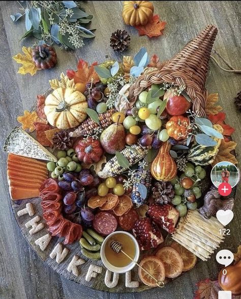 Thanksgiving Snacks, Thanksgiving Dinner Party, Snack Platter, Charcuterie Inspiration, Charcuterie Platter, Thanksgiving Treats, Holiday Eating, Snack Board, Charcuterie And Cheese Board