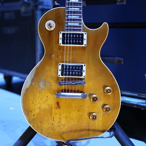 Rig Rundown: Guns N' Roses Richard Fortus, Slash Les Paul, Famous Guitars, Taylor Guitars, Guitar Room, Guitar Rig, Electric Guitar Design, Duff Mckagan, Learning Guitar