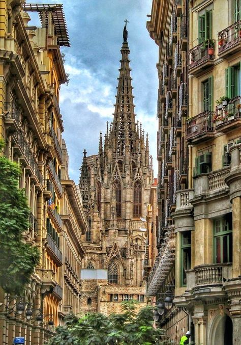 Living In Barcelona, Barcelona Aesthetic, Spain Aesthetic, Europe Aesthetic, Barcelona City, Living Modern, Barcelona Travel, Salou, People Living