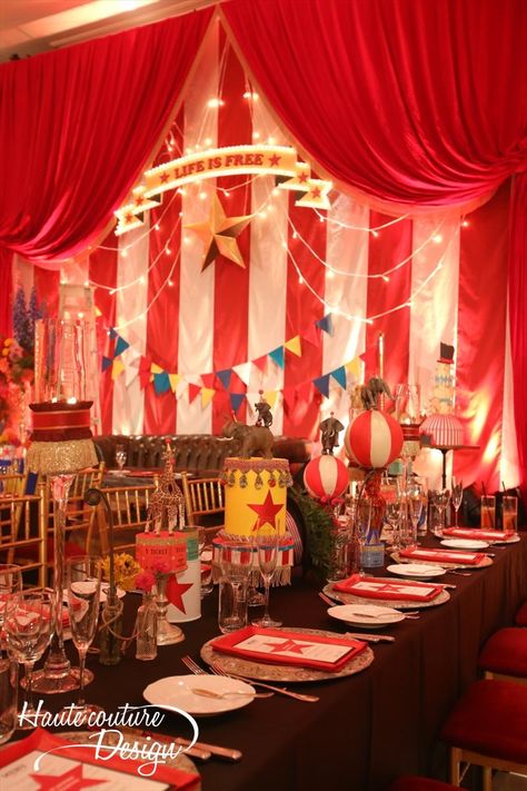 Vintage Wedding Backdrop, Circus Themed Party, Circus Party Decorations, Circus Birthday Party Theme, Theme Carnaval, Vintage Circus Party, Carnival Birthday Party Theme, Stage Ideas, Circus Carnival Party