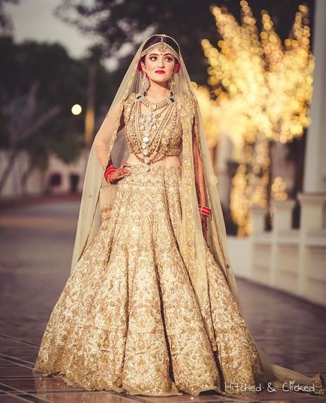 📷: Rimple & Harpreet Narula | Image: Hitched and Clicked Golden Bridal Dress, Golden Bridal Lehenga, Beige Lehenga, New Year Fashion, Pose Pengantin, Golden Lehenga, Gold Lehenga, Bridal Lehenga Designs, Shadi Dresses