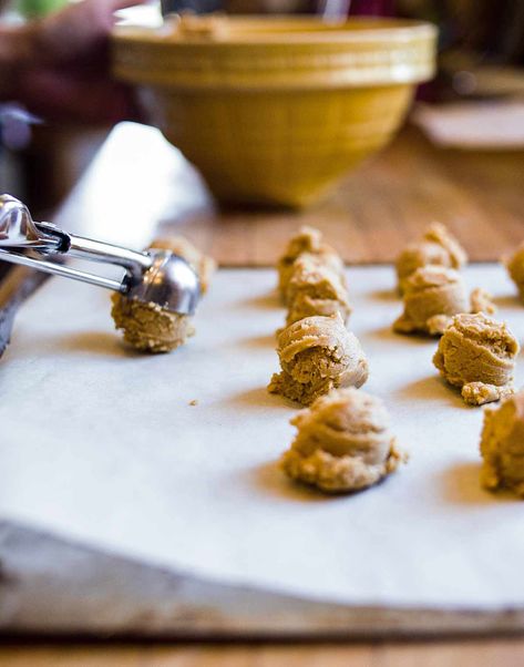 These peanut butter sandies are easy to make, and even easier to devour. #cookies #peanutbuttersandies #peanutbutter Sandies Cookies, Sandies Recipe, City Bakery, Easy Peanut Butter Cookies, Chunky Peanut Butter, Weekend Cooking, Cookie Snack, Light Snacks, Easy Peanut Butter