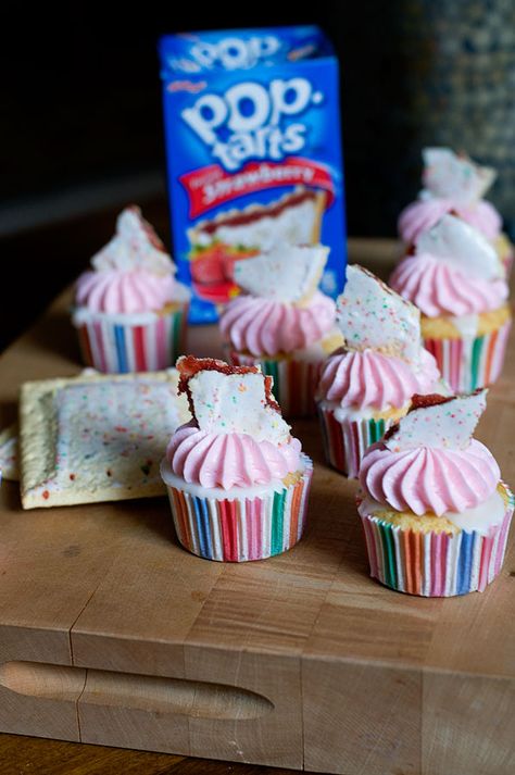 Strawberry Pop Tart Cupcakes Strawberry Pop, Breakfast Cupcakes, Strawberry Pop Tart, Pop Tart, Gourmet Cupcakes, Creative Cupcakes, Bakery Recipes, Baking Cupcakes, Yummy Cupcakes