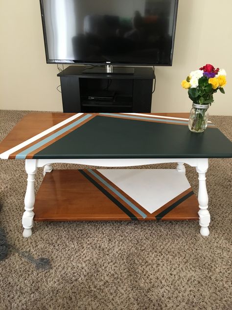 Mid Century Coffee Table Makeover, Redoing Furniture, Diy Mid Century, Table Flip, Coffee Table Makeover, Painted Coffee Tables, Upcycled Furniture Diy, Furniture Flip, Mid Century Modern Coffee Table