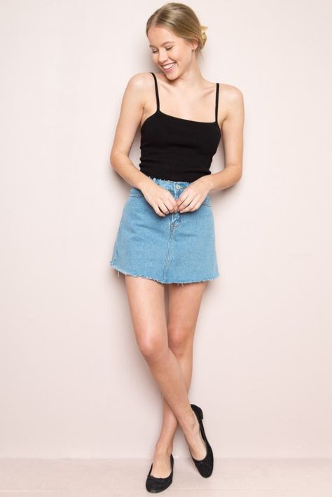 Brandy Melville Venus Clothing, Fitted Denim Skirt, Casual Chic Summer, Denim Skirt Outfits, Stylish Winter Outfits, Light Jeans, Corduroy Skirt, Bollywood Girls, Jeans Rock