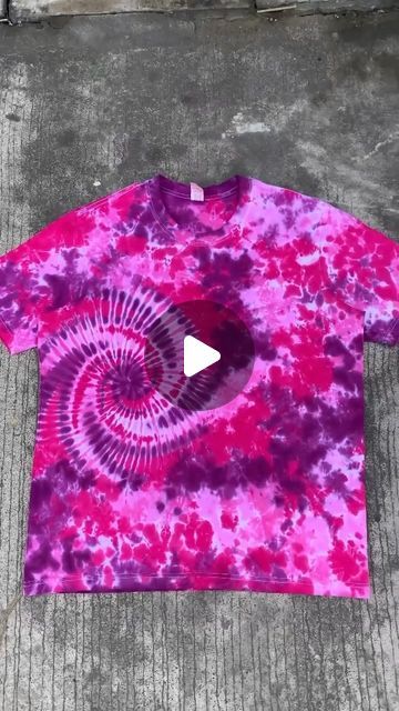 Jacquard Products on Instagram: "Continuously blown away by @rmr_dyes’s impeccable folding and tying technique 🤯 and just can’t get enough of the tie dyes he makes with Jacquard’s Procion MX dyes 🤩  #jacquardproducts #jacquarddyes #jacquardprociondye #prociondye #fiberreactivedye #rmrdyes #tiedye #tiedyeph #tiedyeisart #tiedyelove #tiedyegallery #tiedyemadness #trippy #psychedelic #trippyartist #1of1 #bolinaopangasinan" Making Tie Dye Shirts, Heart Tie Dye Patterns, Crumble Tie Dye Techniques, Tie Dye Inspo Aesthetic, Tye Dye Patterns How To Fold, How To Tie Dye Shirts Step By Step, How To Tie Dye Shirts, Tie Dye Folds, Tie Dye Techniques Pattern Tutorials