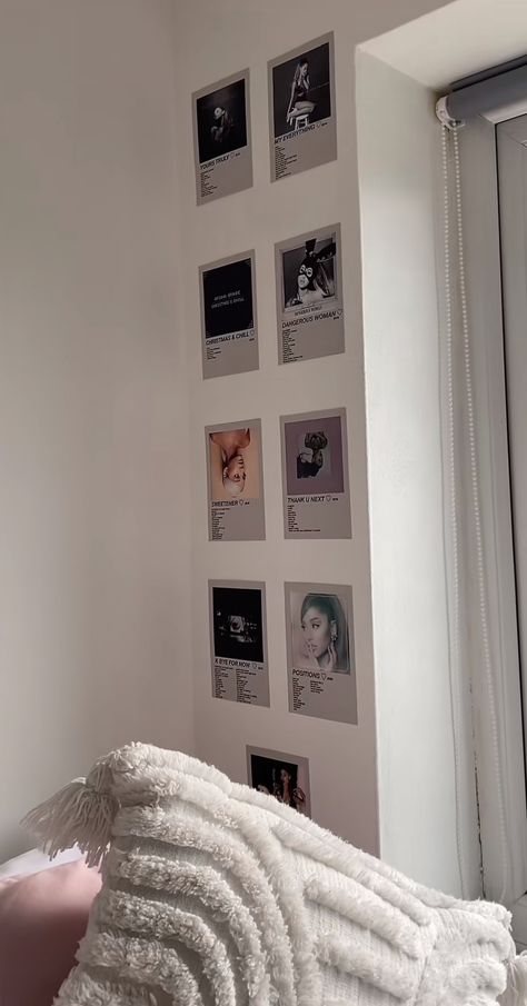 Ariana Grande Bedroom Aesthetic, Room Ideas Ariana Grande, Ariana Grande Room Aesthetic, Ariana Grande Room Ideas, Ariana Grande Bedroom, Ariana Grande Room Decor, Ariana Grande Room, Cuartos Aesthetic, Room Redesign