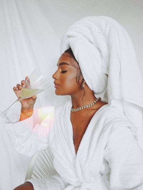 DAZHANÉLEAH. on Twitter: "My lockdown mood 💅🏾… " Date Night Makeup Looks, Night Makeup Looks, Spa Girl, Lifestyle Photoshoot, Date Night Makeup, Black Skin Care, Looks Pinterest, Studio Photography Poses, Business Photoshoot